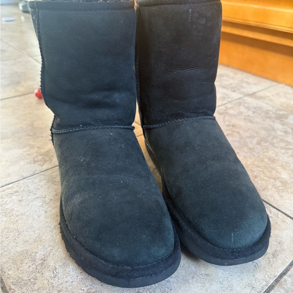 UGG Classic Short II Boot Women, Size 9 Black Breast Cancer Awareness Ribbons - Picture 5 of 6